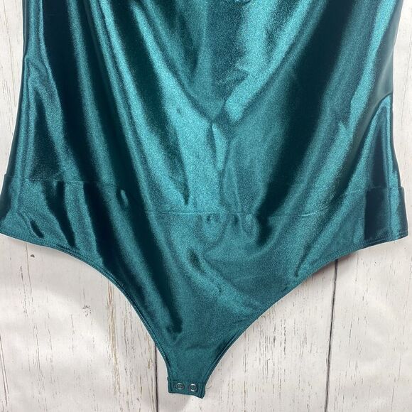 Express Emerald Green Satin Bodysuit Cowl Neck Sleeveless Size M Holiday Glam - Picture 8 of 13